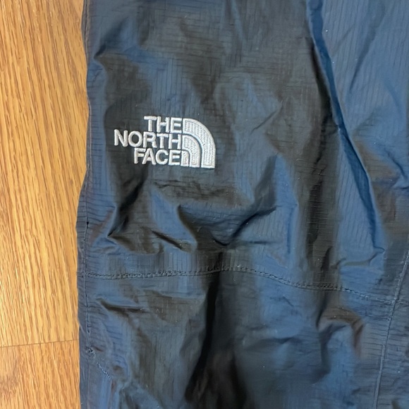 The North Face Women’s XS Short Rain Pants with DryVent Technology - Picture 2 of 16